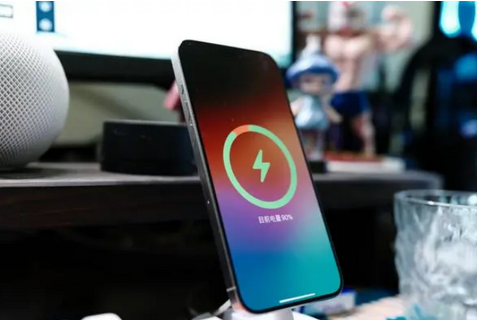 江口苹果15换屏服务分享用什么充电器给iPhone15充电更好 